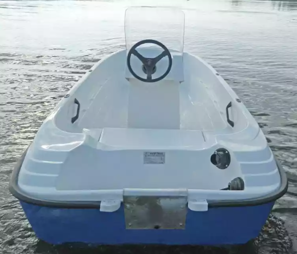 Стеклопластиковая лодка Пингвин с консолью (тримаран) в Саранске