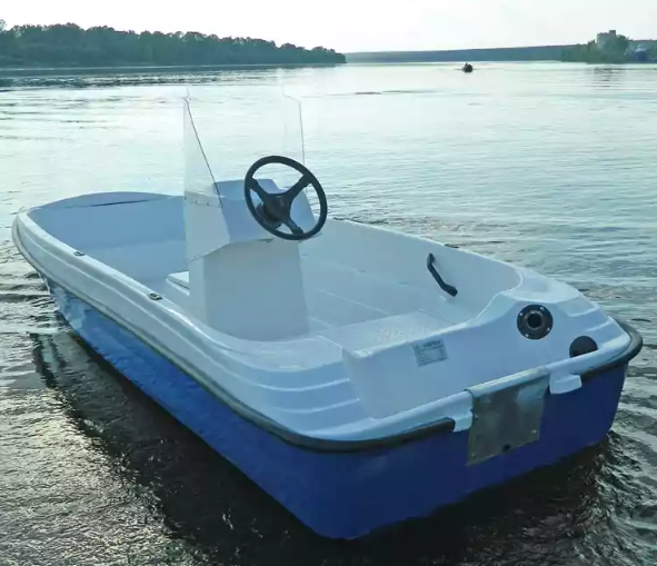 Стеклопластиковая лодка Пингвин с консолью (тримаран) в Саранске