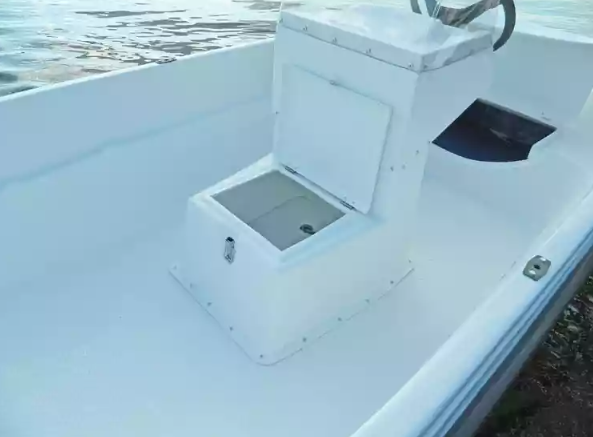 Стеклопластиковая лодка Пингвин с консолью (тримаран) в Саранске