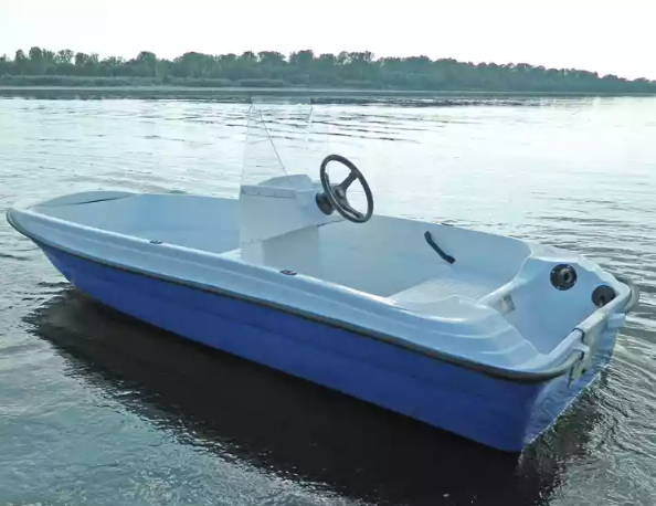 Стеклопластиковая лодка Пингвин с консолью (тримаран) в Саранске