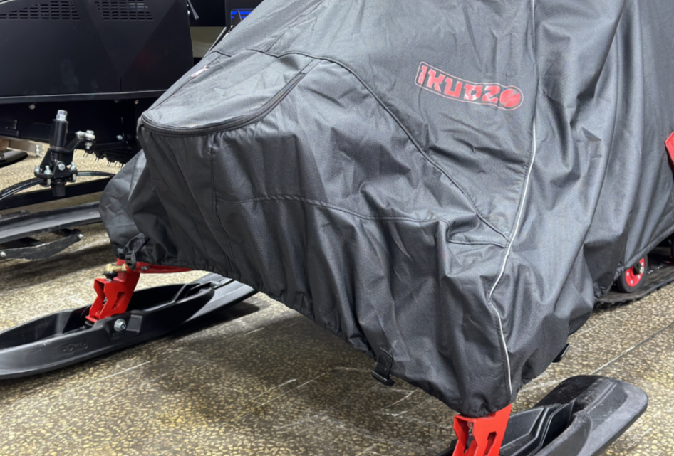 Чехол транспорт. снегохода IKUDZO HUNTER черно-красный Оксфорд ПРЕМИУМ качества с лого IKUDZO в Саранске