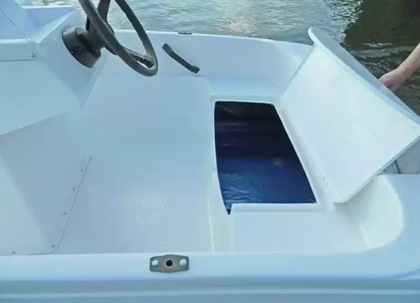 Стеклопластиковая лодка Пингвин с консолью (тримаран) в Саранске